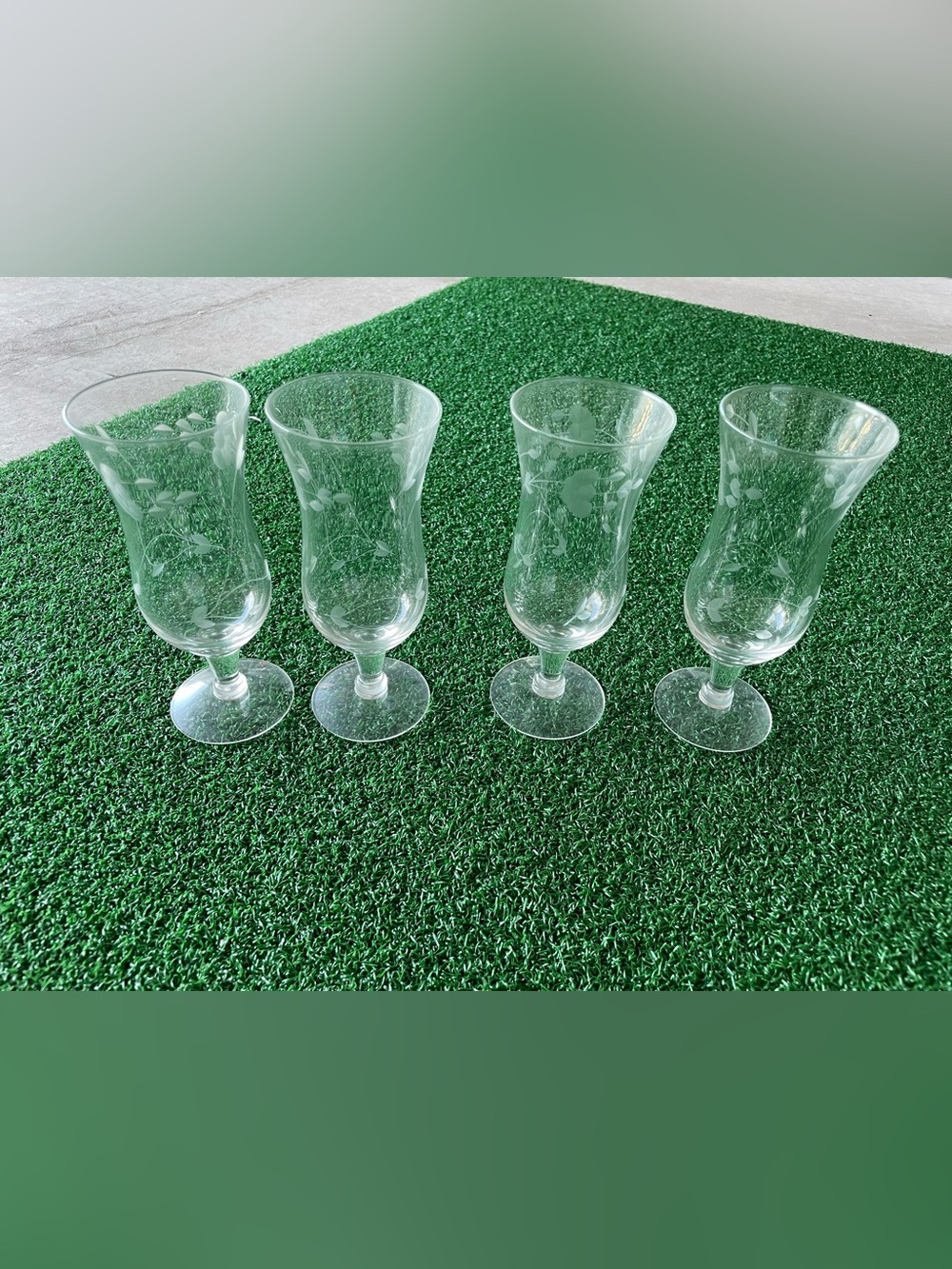 Princess House Heritage 
Hurricane Parfait glasses 
set of 4